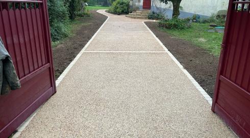 Création d'une allée en béton lavé
